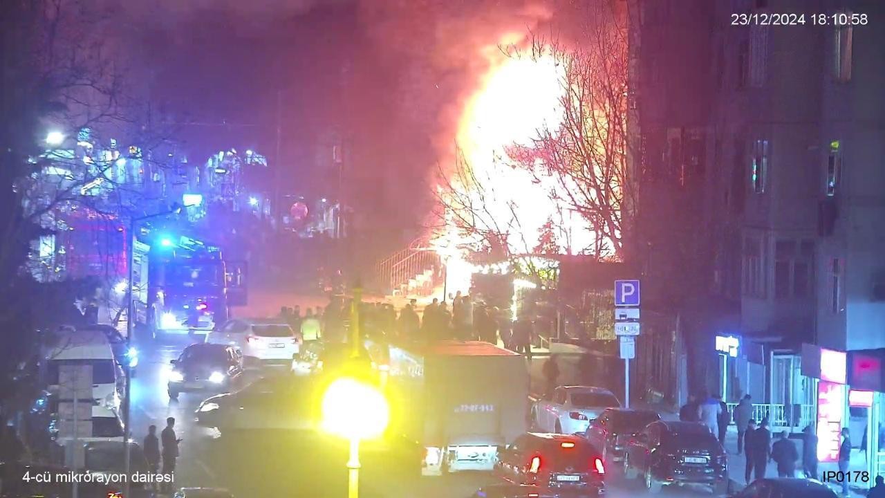 Bakıda baş vermiş yanğın söndürüldü, yollar açıldı - FOTOLAR (YENİLƏNİB)